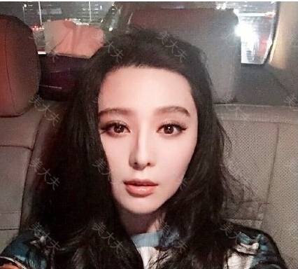 编辑区添加图片模板,点击图片区域可以更换图片。